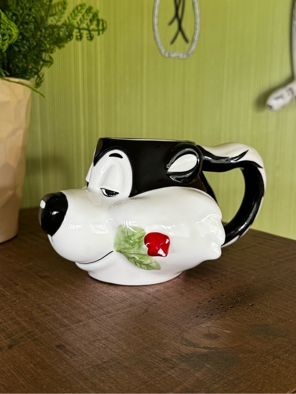 Looney Tunes Cartoon Pepe Le Pew Warner Bros 3D Coffee Mug Collectible Rose